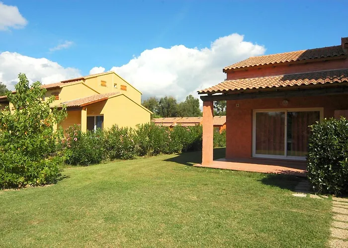 2 People - 150 M From De Sea -