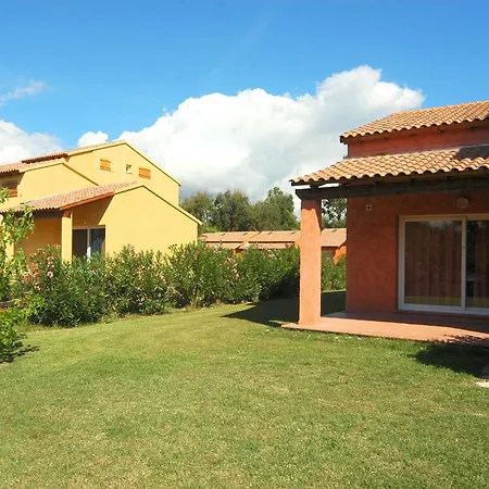 2 People - 150 M From De Sea -