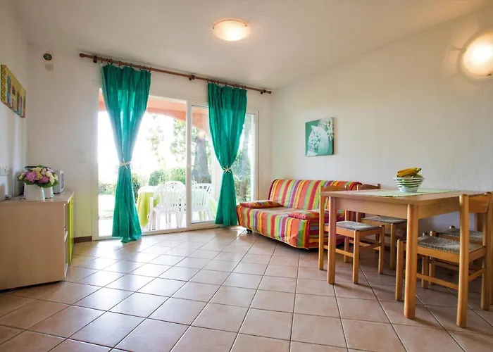 2 People - 150 M From De Sea - * Ghisonaccia