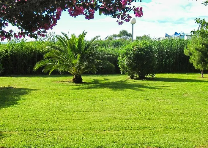 2 People - 150 M From De Sea - * Ghisonaccia